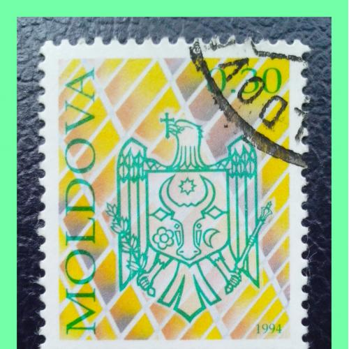 Почтовая марка Молдовы «Герб Молдовы» (4).