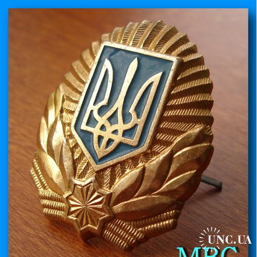 Униформистам – кокарда на головной убор (МВД Украины).
