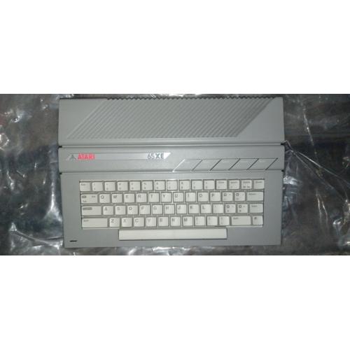 Відео ігрова приставка 90-х років ATARI 65 XE