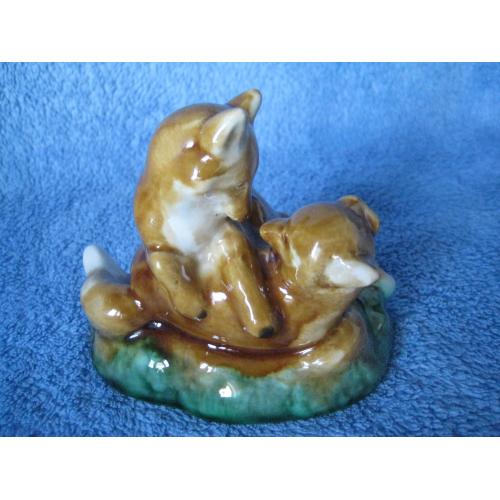 Фаянс Поливна кераміка Статуетка Лисички Грайливі руді лисенята 1960-1970 СРСР h-9см. Оригінал