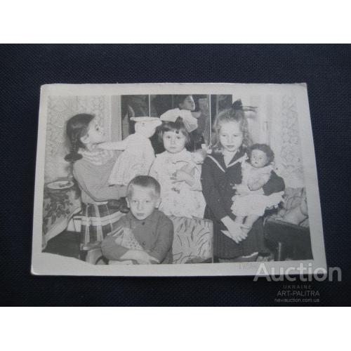 Фото Дети Кукла Девочки с куклами 1960гг. Размер:8,9х12,9см. Оригинал