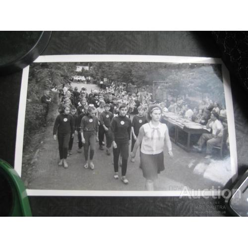 Фото Київ Киев Пуща Водица Пионерский лагерь Волна 1967 Пионервожатый Размер:11,8х18,3см. Оригинал