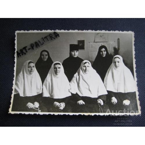 Фото Монахини Покровский женский монастырь Киев Православная церковь1957 Размер:8,4х12,2см. Оригинал
