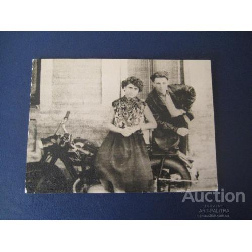 Фото Юноша с девушкой возле мотоцикла 1957 СССР Размер:7,3х10см. Оригинал