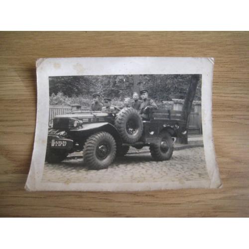 Фото Військовий автомобіль Радянські військові Німеччина 1945-1946 Розмір:9,1х12см. Оригінал