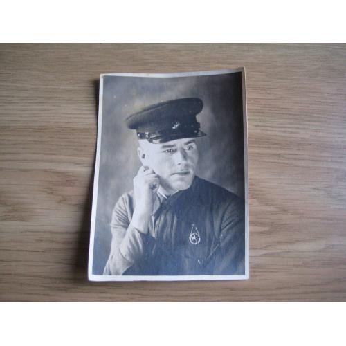 Фото Военный Красноармеец РККА Ташкент 1941 Униформа Фуражка Значок Размер:11х8,2см. Оригинал