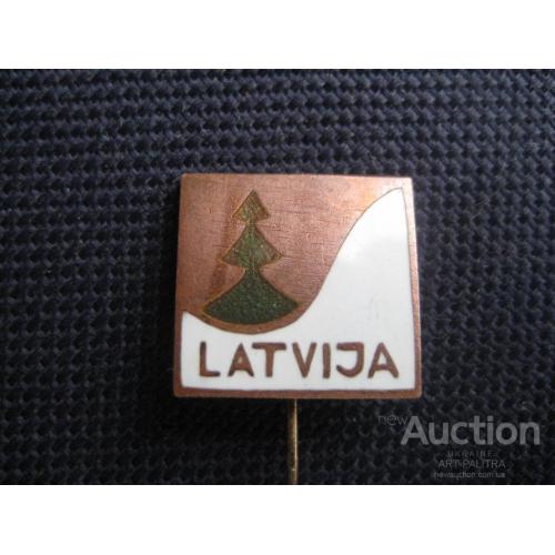 Значок Latvija Латвия Прибалтика Размер:16х17мм. Тяж. мет. Эмаль Оригинал