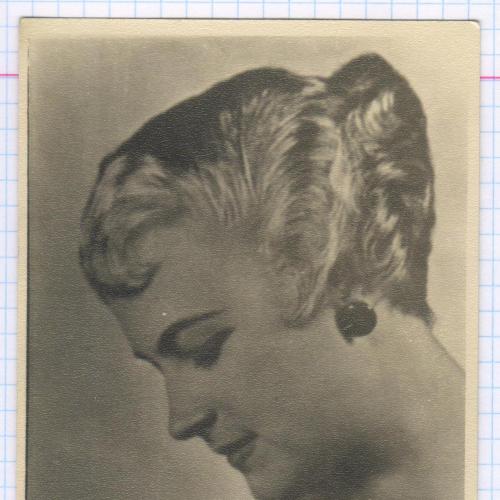 Фото. Портрет дамы в профиль. Прическа. Обнаженные плечи. 1930-е. РДЧ