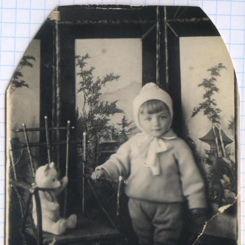 Фото. Визит. Дети. Девочка с плюшевым медведем. 1936. РДЧ
