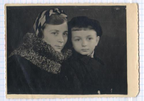 Фото. Визит. Дети. Мальчик с мамой. Письмо на фронт. 1944. РДЧ