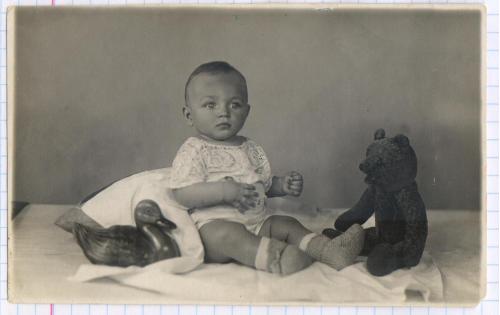 Фото. Визит. Дети. Младенец. Игрушки. Плюшевый медведь №2.1938. РДЧ
