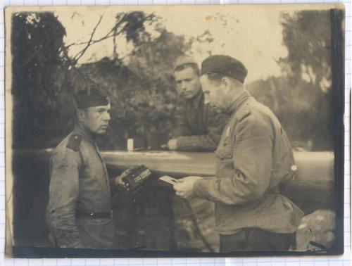 Фото. Военный. Постановочное фото. Офицер Лейтенант. Германия. 1945-1948. РДЧ
