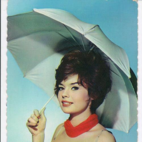 Актриса. Кино. Паскаль Пети с зонтом/Pascale Petit / Франция. 1960-е. РДЧ