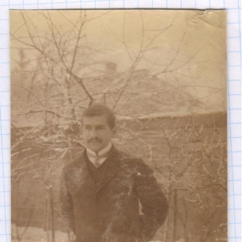 Старинное фото №118. Мужчина в заснеженном саду. 1910-е. рдч  