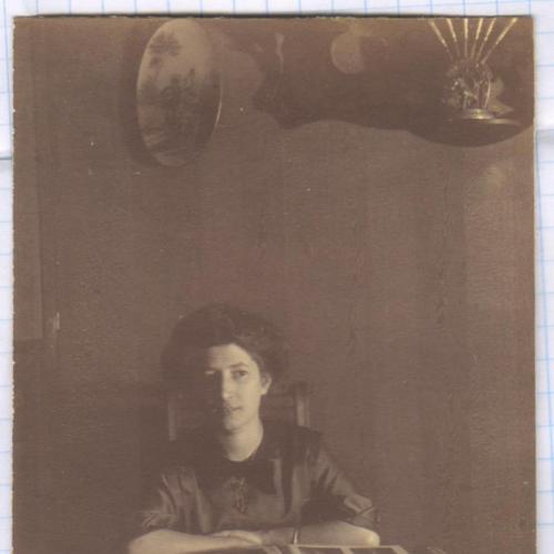Старинное фото №130. Девушка с книгой. 1910-е. рдч  
