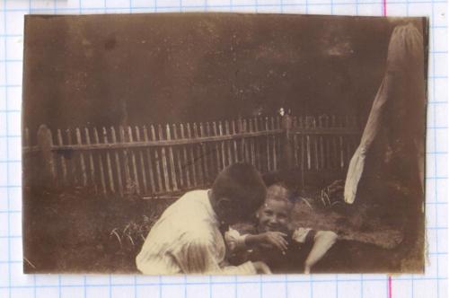 Старинное фото №156. Дети в палатке с собакой. ок.1910. рдч  