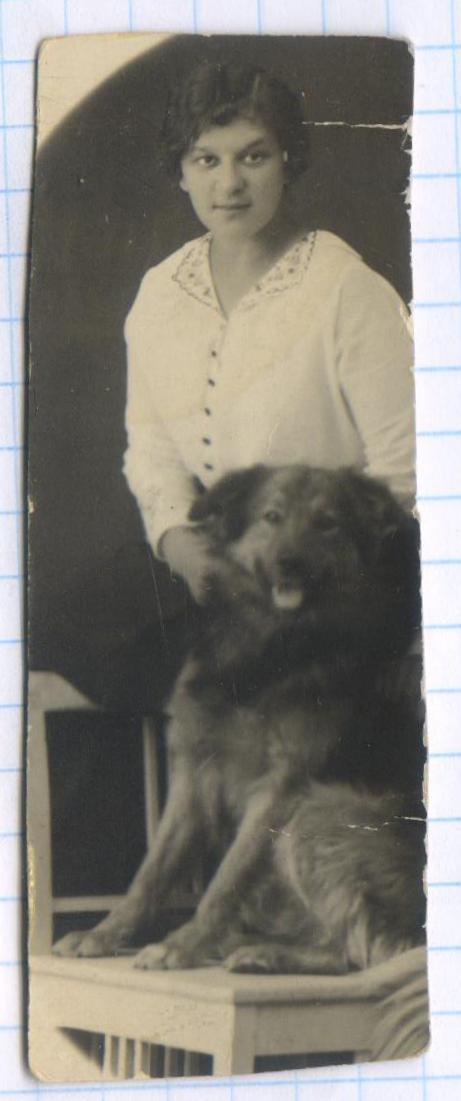 Старинное фото №180. Девушка с собакой. Мода. ок.1910 г. рдч  