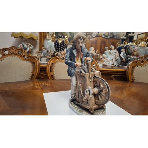 Статуэтка фигурка Точильщик Artistic porcelain poema Румыния