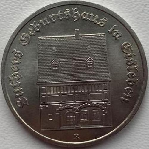 ГДР 5 марок 1983 год Дом Мартина Лютера в Эйслебен. №с483