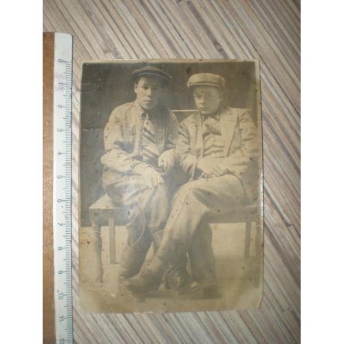 Фотокарточка парни в кепках 1938 мода довоенная