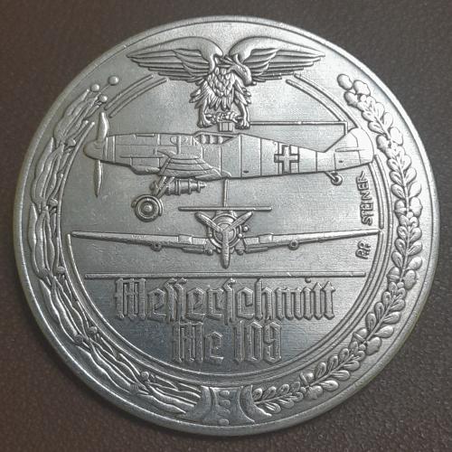 Настольная медаль ТРЕТИЙ РЕЙХ, ВТОРАЯ МИРОВАЯ ВОЙНА 1939-1945 год Мессершмитт МЕ-109 (50 мм), копия.