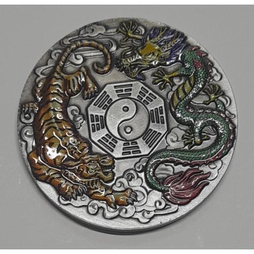 Сувенірна монета: " Дракон і тигр ". 