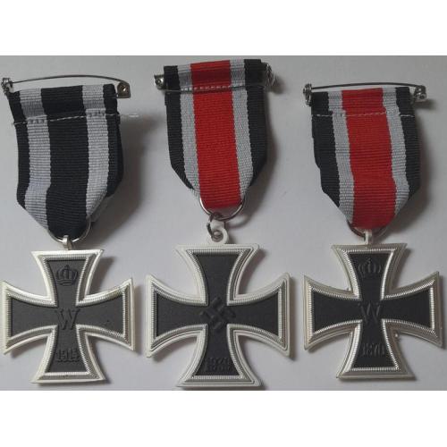 Третий рейх, железные немецкие кресты  (3-ри штуки) , копии.
