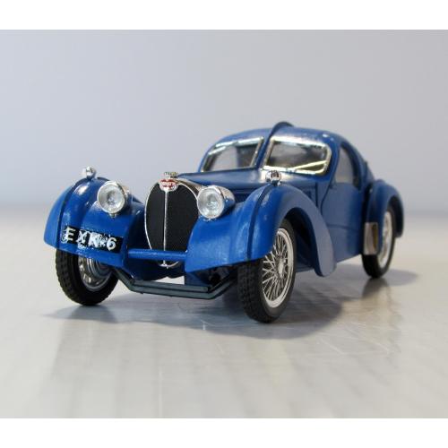 Bugatti 57S Coupe HP 165 1931-1936. Brumm r87. Made in Italy 1:43. Бугатти 57S Италия.