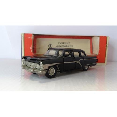 Чайка ГАЗ 13 A15 made in USSR сделано в СССР. 1:43 Тантал/Радон с коробкой 1986г