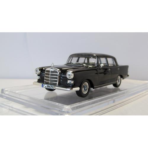 Конверсия Black Mercedes 200D 1965 W110, DiamonD. Перекрас, лак, детализация 1:43 бокс. Мерседес