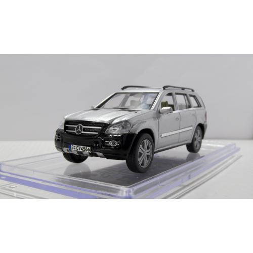 Конверсия серебряный Mercedes-Benz GL550 2006, DiamonD. Перекрас, лак, детализация 1:43 бокс.