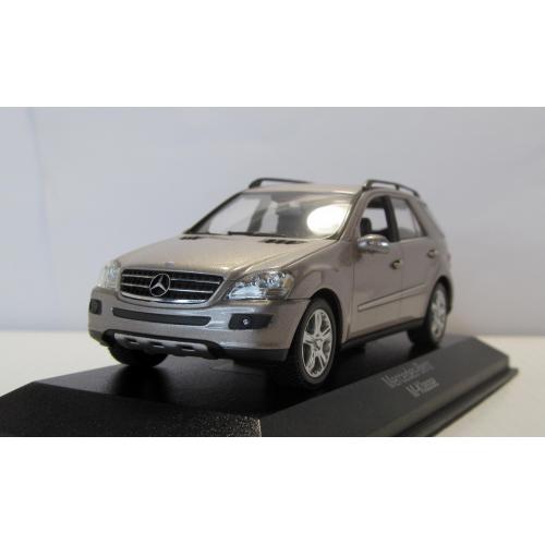 Mercedes-Benz M-Class W164 2005, Minichamps. 1:43 коробка и бокс. Мерседес Бенц М-Класс 2005