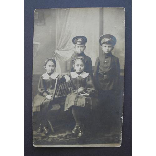 Киев. Поляки. Детки- близнецы с мячиком. Фото НИКЕ, Крещатик 39. Подпись на польском.