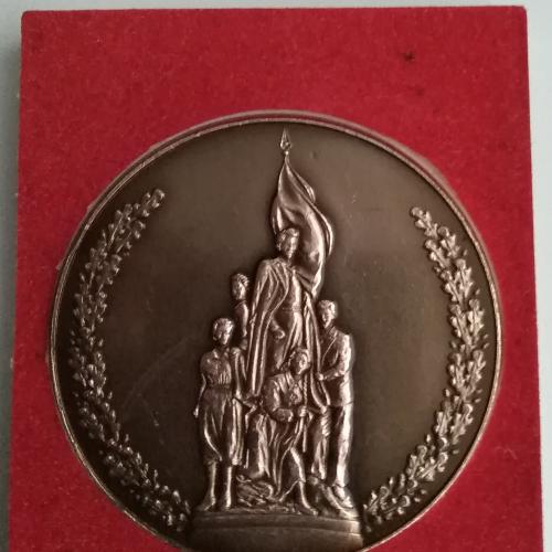 Настольная медаль Слава Героям Молодой Гвардии памятник в г.Краснодоне