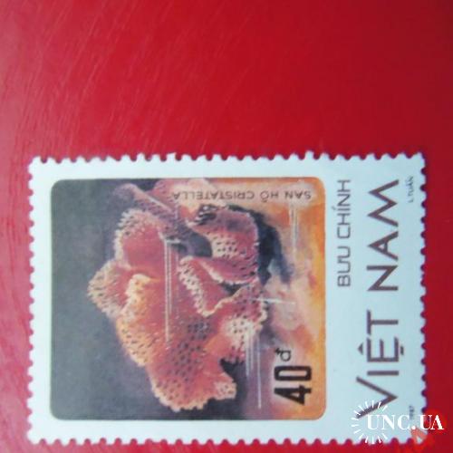 марки -Вьетнам -1987г цветы
