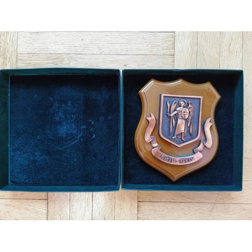 Герб міста Києва з Архистратига Михаїла в рідній коробці