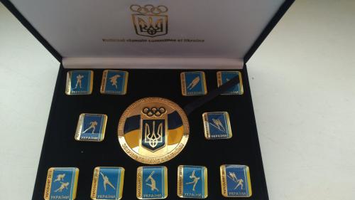 Набор знаков, с медалью, в футляре, НОК Украины, зимняя олимпиада Ванкувер 2010