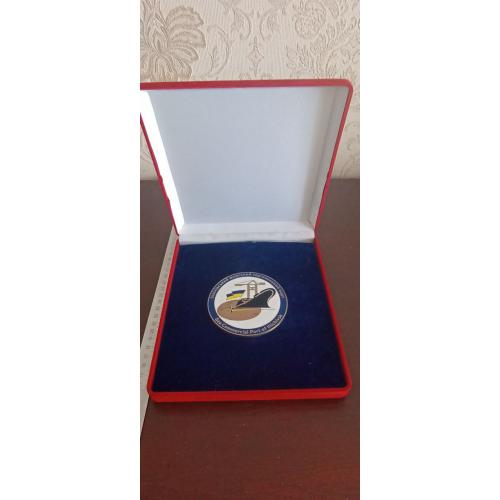 Настільна медаль в коробці ; Іллічівський морській торговий порт