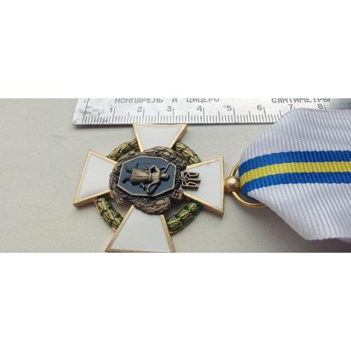 Почесний нагрудний знак Головнокомандувача Збройних Сил України «Хрест Військова честь»