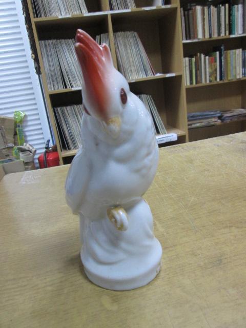 Фарфоровая статуэтка "Попугай" 