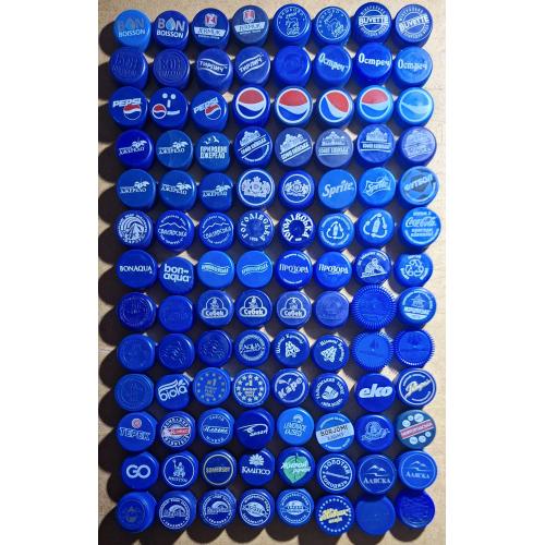 Пробки,кришки з під напоїв сині 104 шт.