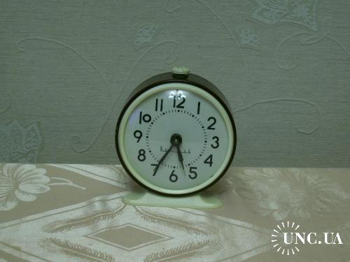 Часы, будильник СССР