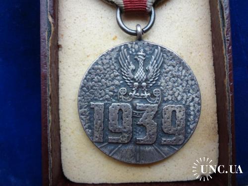 Польша  медаль ’’За участие в Оборонительной войне 1939 г.’’ 1944, в футляре