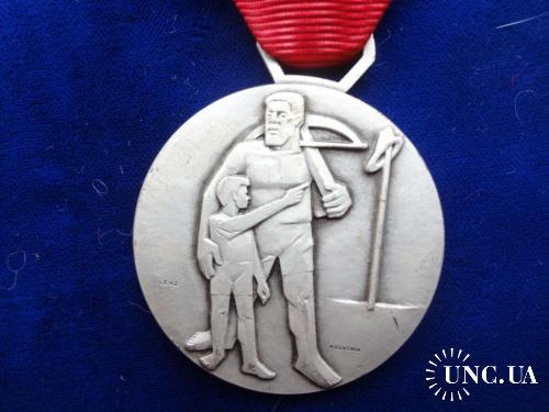 Швейцария стрелковая медаль 1963 конфедеративный турнир. Телль с сыном у имперской шапки