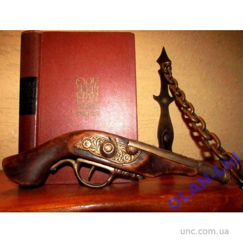 ОРУЖЕЙНАЯ ПАЛАТА Московского Кремля.Иллюстрированное  издание 1964 г.