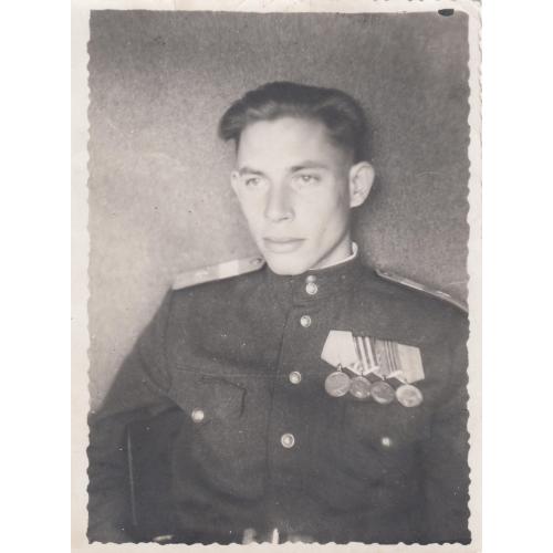 Фото. Сержант ВВС с медалями. 1946 г.