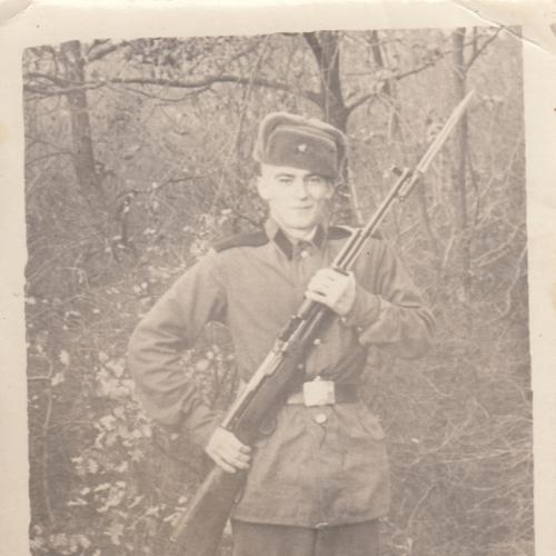 Фото. Солдат с карабином. 1969-73 гг.