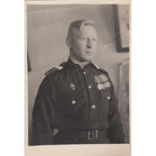 Фото. Старшина-парашютист с наградами. 1949 г.