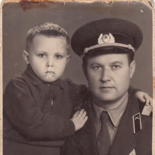 Фото. Старшина-сверхсрочник с ребенком. 1958-69 гг.