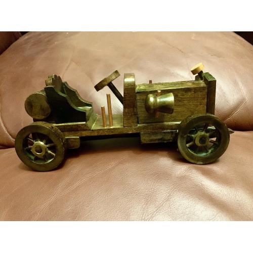 Модель деревянная игрушка  автомобиль 
